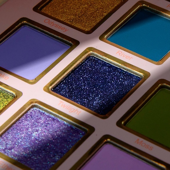 Cosmic Brushes "Serenity" eyeshadow palette - Picture 9 of 12